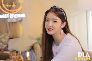 This might breaks your heart. sad announcement came in May 2018. the main dancer of the group, Eunjin posted a letter saying she& #39;s leaving the group due to health issues on her official instagram account. and It& #39;s confirmed by MBK Entertainments in the next day she announced it.