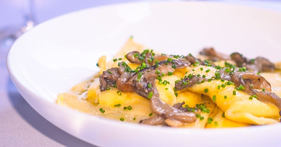 FlorianaDC's tweet photo. Make your night extra special with a 3 course Italian dinner from Floriana! Each guest gets their choice of an appetizer, entrée and dessert from our to-go menu, all for just $40 per person. Available every Monday and Tuesday. #floriana #italianfood #datenight #DCitalian https://t.co/mRGYvufEgQ