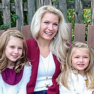 WCCO's tweet photo. WCCO and @xcelenergy are partnering up to celebrate #NationalNursesWeek! If you have a nurse you'd like for us to feature, please fill out the form here: https://t.co/IGYruqW2CB #sponsored https://t.co/sHO9aLdDuX