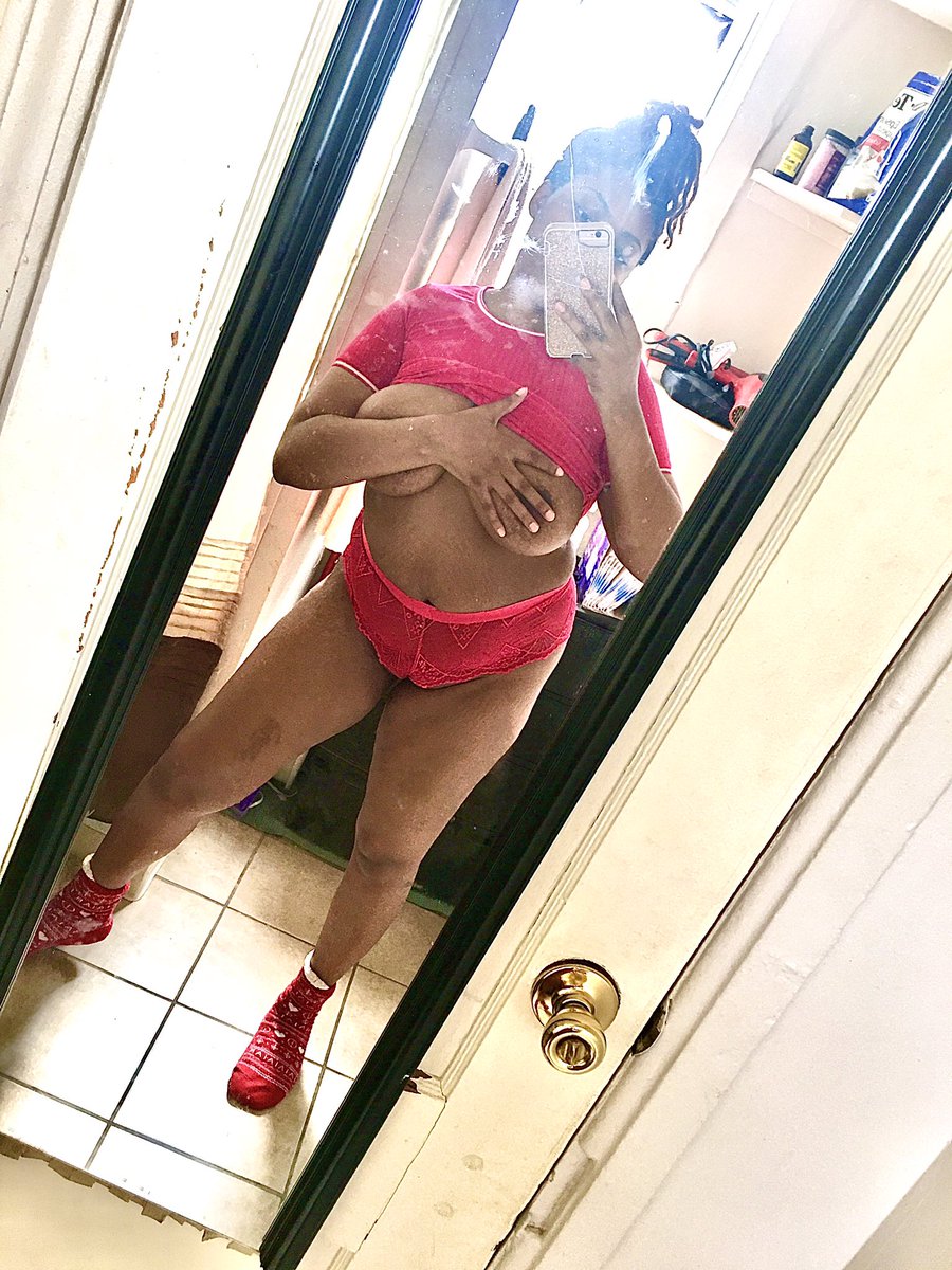 SubmitToCarmen's tweet photo. Go broke for Me beta. Idc what excuse you have to give your girlfriend. 💗💗

Payment Methods in pinned tweet. Chop chop before you lose your hard on. 🤣

{findom ebonydomme homewrecker bratworship chicago cashmeet} https://t.co/UmZBMxCtpb