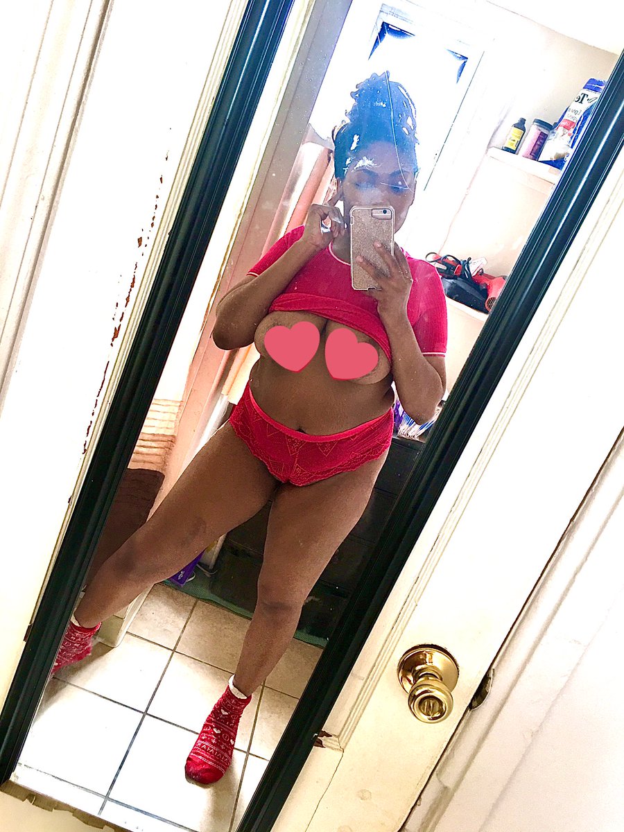 SubmitToCarmen's tweet photo. Go broke for Me beta. Idc what excuse you have to give your girlfriend. 💗💗

Payment Methods in pinned tweet. Chop chop before you lose your hard on. 🤣

{findom ebonydomme homewrecker bratworship chicago cashmeet} https://t.co/UmZBMxCtpb