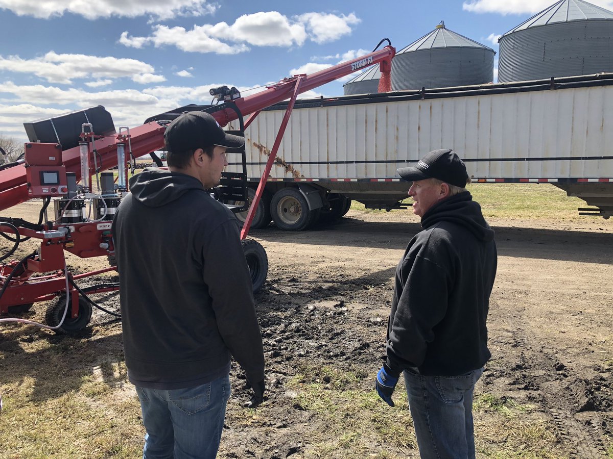 leanne_marin's tweet photo. Out treating #peas with the @STORMTreater FX with Yorkton Flaman’s and @shymmer33 #plant2020 #accurate #therollingstorms https://t.co/z6RLdjQqMa