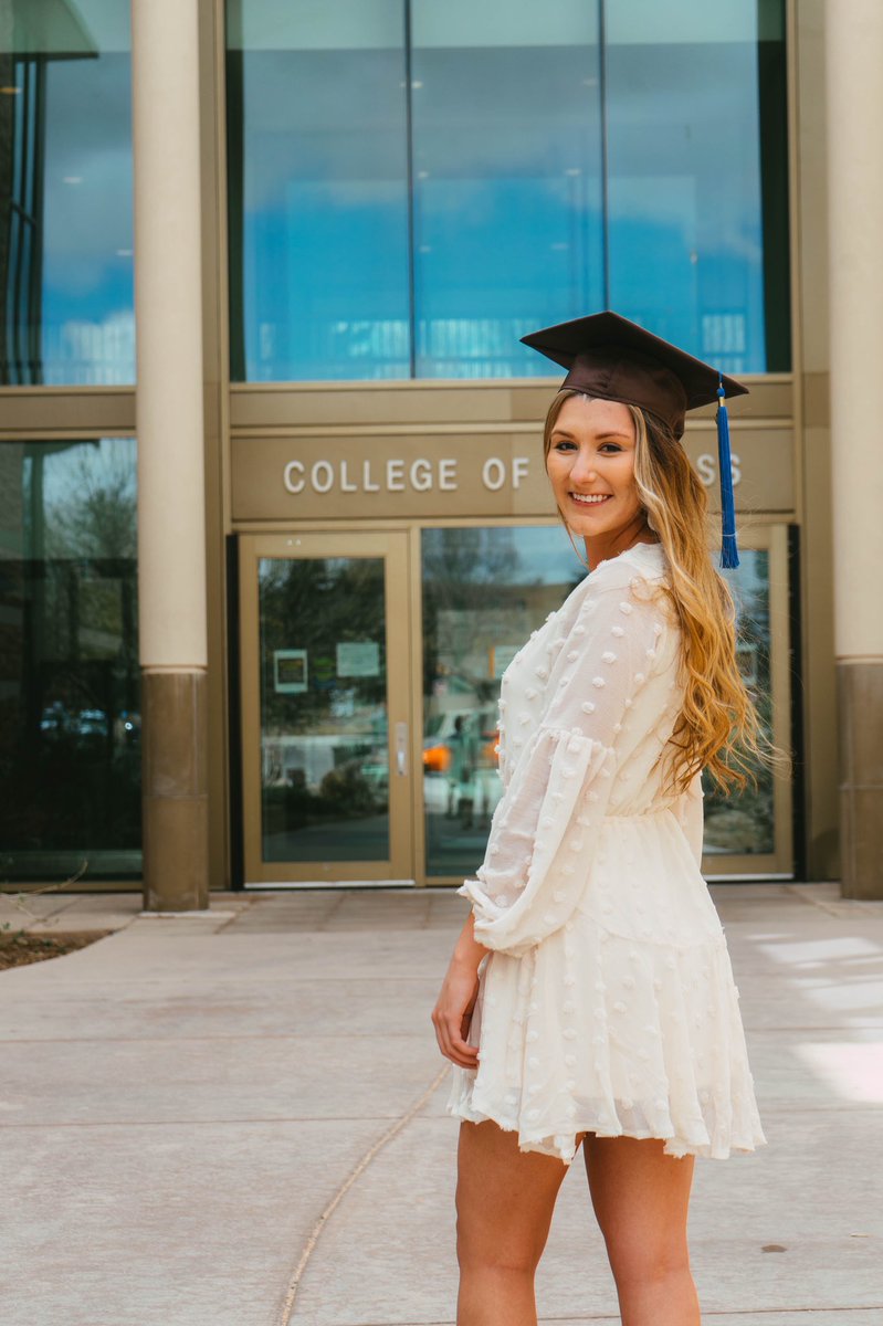 hailey_sipe's tweet photo. Thank you so much @skrtbobain for taking my graduation photos! I love them &amp; wish I could post them all 😂 https://t.co/cb3DYy907j