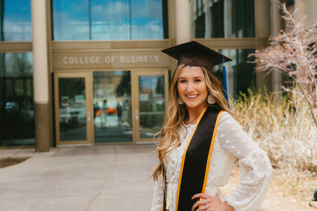 hailey_sipe's tweet photo. Thank you so much @skrtbobain for taking my graduation photos! I love them &amp; wish I could post them all 😂 https://t.co/cb3DYy907j