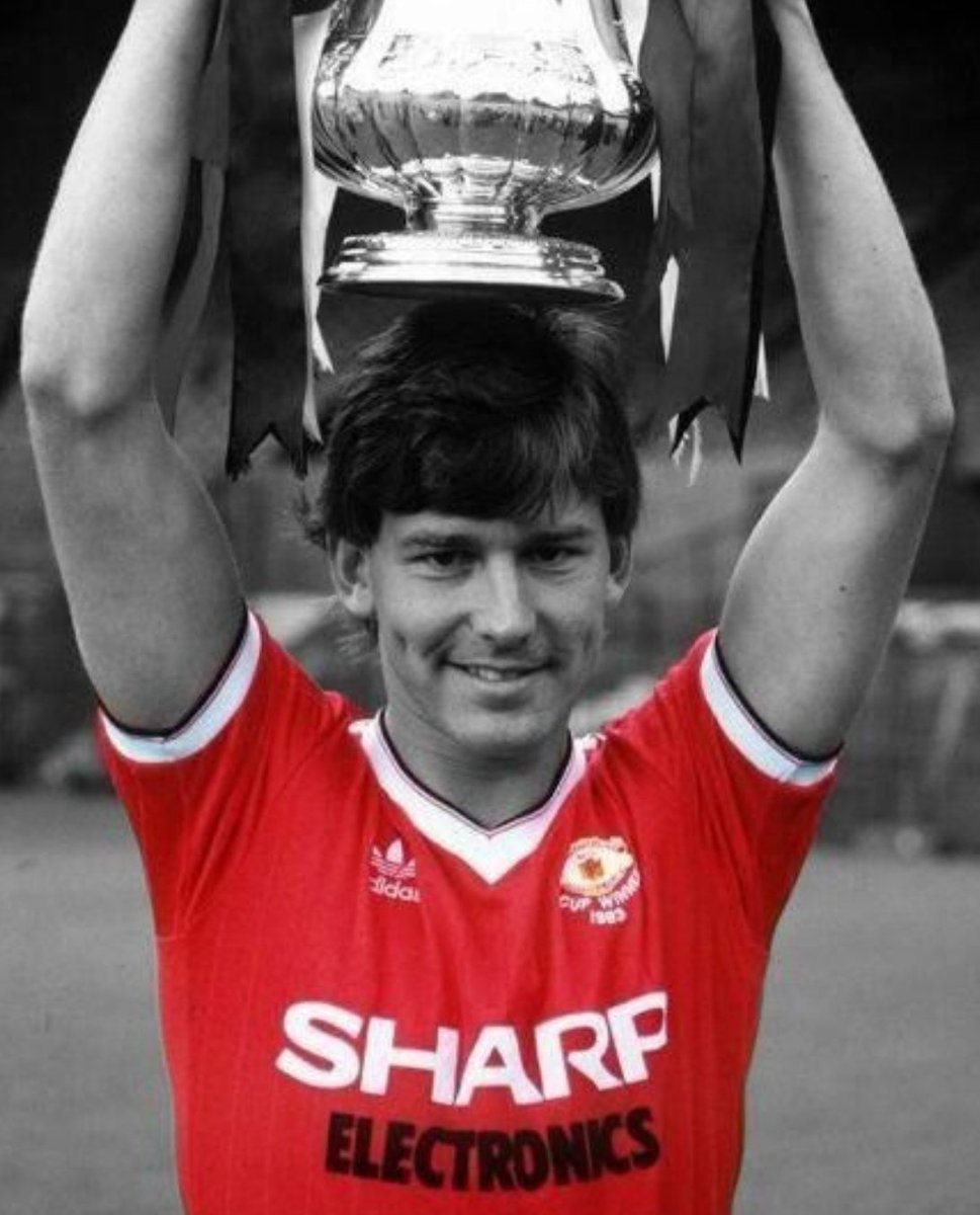 Monz1974's tweet photo. @FitzCorry First shirt, 1982/83, and what a legend this man was. True warrior. https://t.co/yYiBhnh6Rs