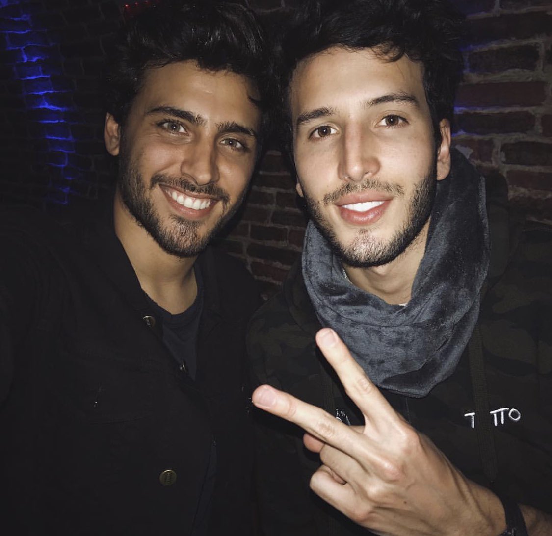 lizardoponce's tweet photo. Martes 20hs. se viene un súper vivo con @SebastianYatra en mi Instagram 🔥🔥🙌🏽 https://t.co/frJUaFA69W