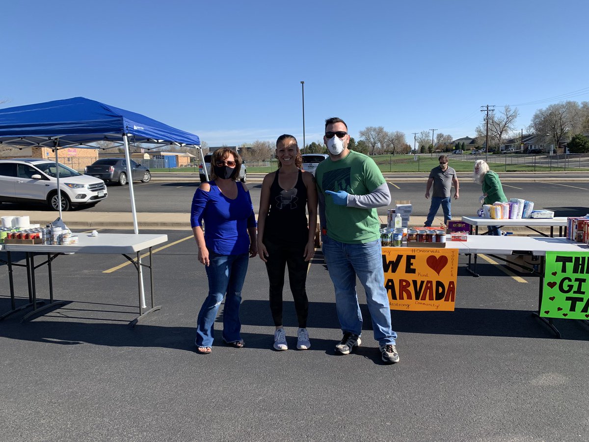 OneArvada's tweet photo. Food drive photos! We severed over 200  neighbors giving away 1,500 lbs of food. #OneArvada #GivingTable https://t.co/fcvHyTPWpJ