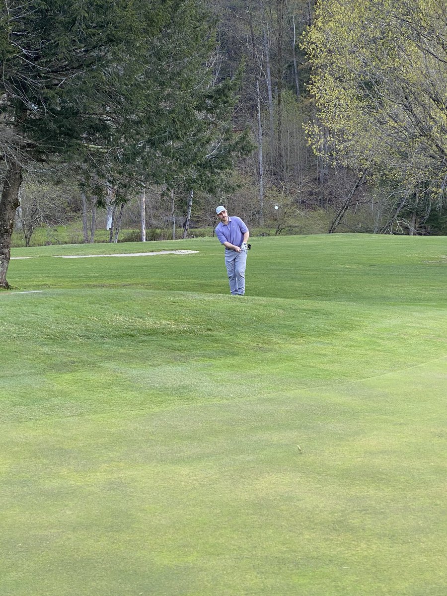 KeeneSentSports's tweet photo. A few more photos taken today at Bretwood Golf Course in Keene. New Hampshire officially became the last of the 50 states in the country to allow golf courses to open for play. https://t.co/cK8XnicniF