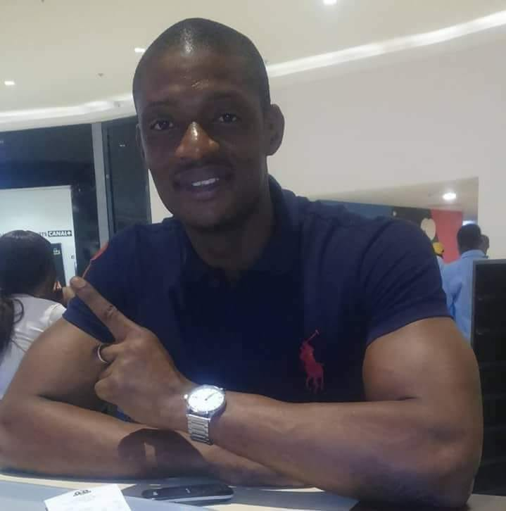 SibaillyFranck's tweet photo. #Koné_Kassoum dit #la_machine, garde pénitentiaire à la MACA, qui avait séquestré le journaliste #Claude_Dasse du quotidien l’intelligent d’Abidjan vient de dépouiller ce jour 11 Mai les détenus occupant les 203 chambres de la MACA. Il s'est empoché la somme de 2.030.000 Frcs. https://t.co/ydwqNFwLsI