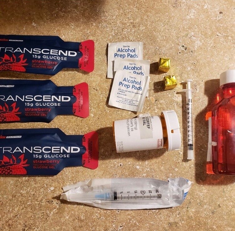 SOLUtionmedco's tweet photo. One year ago @SOLUtionMedLLC launched its #submitmykit campaign to promote awareness throughout #AADAM. This kit includes emergency injection materials, extra medication, and glucose packets.
What does your adrenal crisis kit look like? Comment, share, and let us know! https://t.co/xdlqKl9Akj