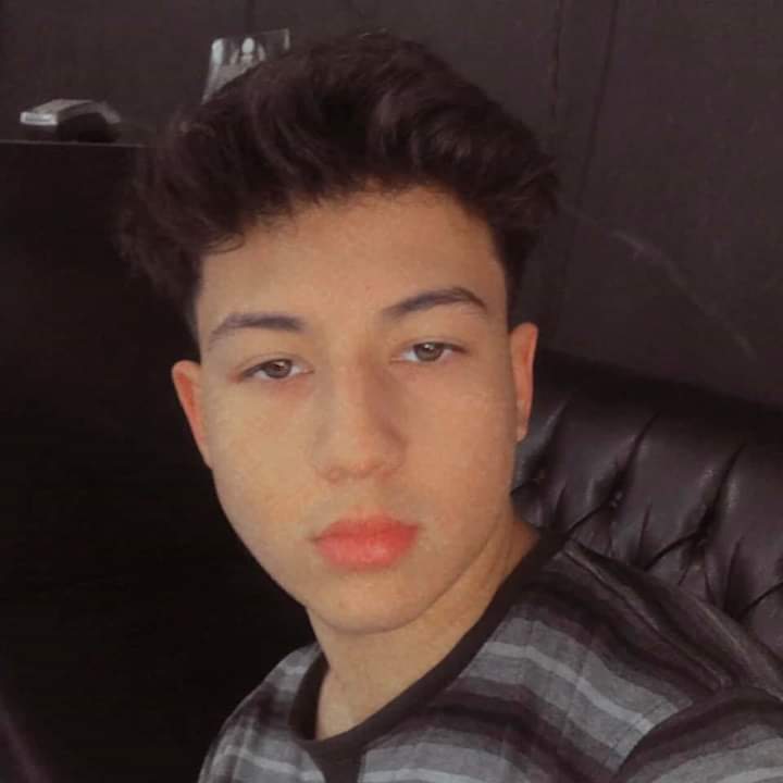 TorreonPacks's tweet photo. Que saben de el? Se llama Carlos es bisexual, si tienes pack pasenlo https://t.co/G7cHkuF1Q8