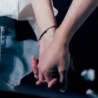 thread of taejin holding hands in various ways 