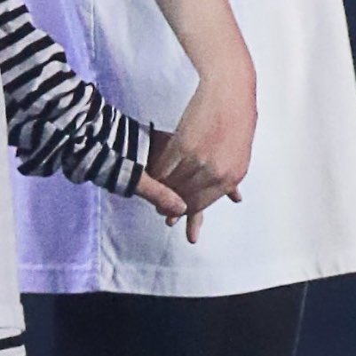 thread of taejin holding hands in various ways 