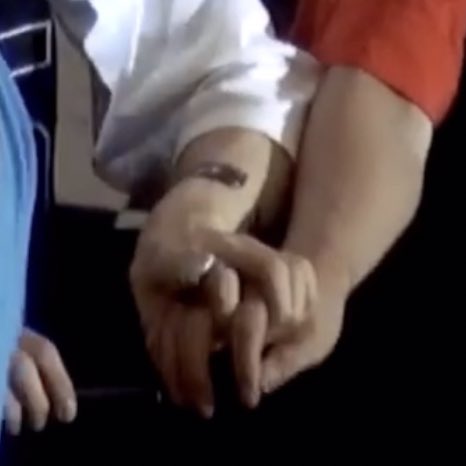thread of taejin holding hands in various ways 