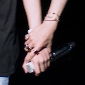 thread of taejin holding hands in various ways 