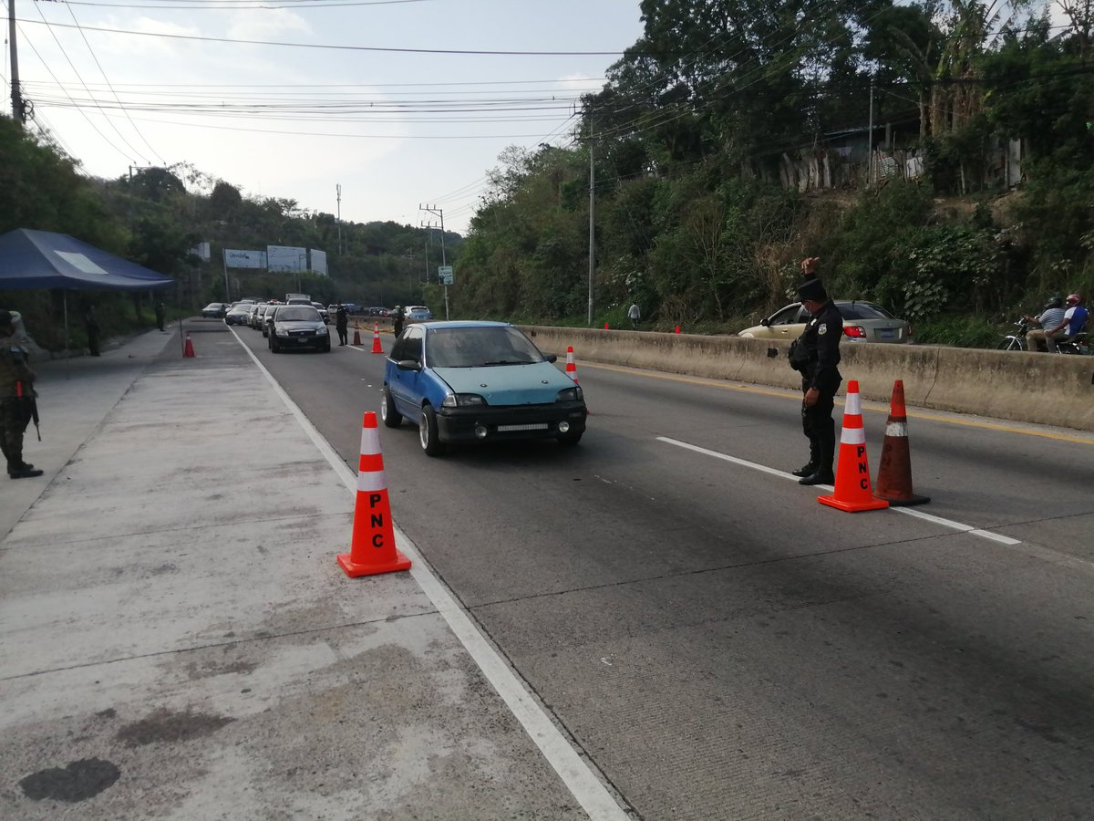 PNCSV's tweet photo. Restricción desde el redondel Integración hacia residencial La Gloria se ha levantado, dicha medida se realizó como un acto de contención, sin embargo, los controles preventivos sanitarios se mantienen en la zona. https://t.co/M7TyuE8txz