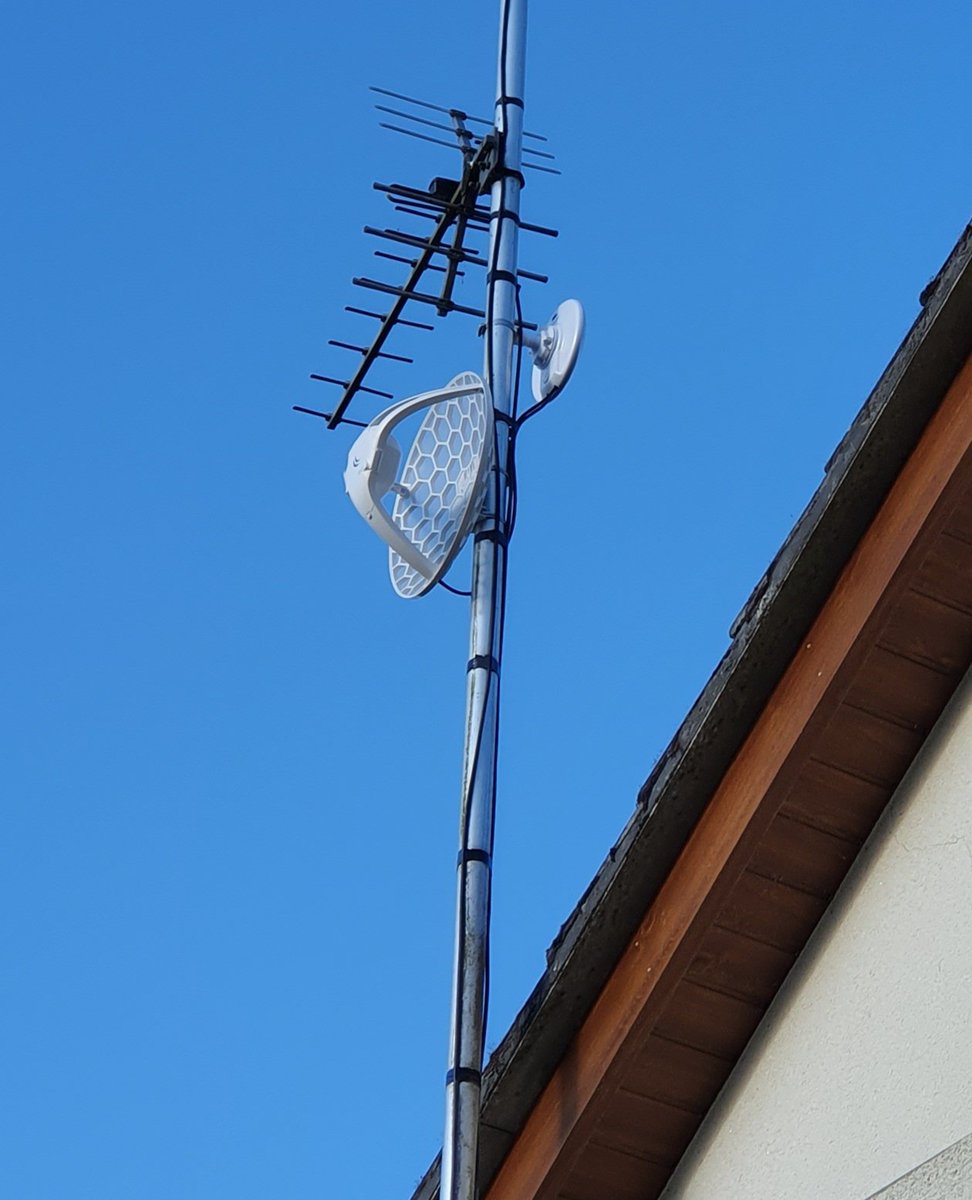 HNSNI18's tweet photo. 4G broadband, WiFi point to point and full home WiFi installation carried out today in Katesbridge. https://t.co/02fz1jOIUV