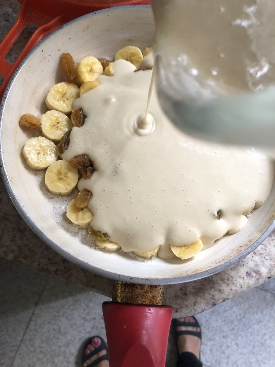 Bealsi's tweet photo. 🧵Hola vecindad. Feliz día
#tipsdeBea
#TortillaDeCambur #banana #torta
Receta rápida, económica y saludable. Sin horno.
En 1sartén de 15-20cm con tapa.
Riegue 2 cdas de azúcar y encima 1 capa de rueditas de cambur. (2bananas) Reserve.
En un bol 🥣 a mano o en batidora 👇🏼 https://t.co/ACSsx6exP9