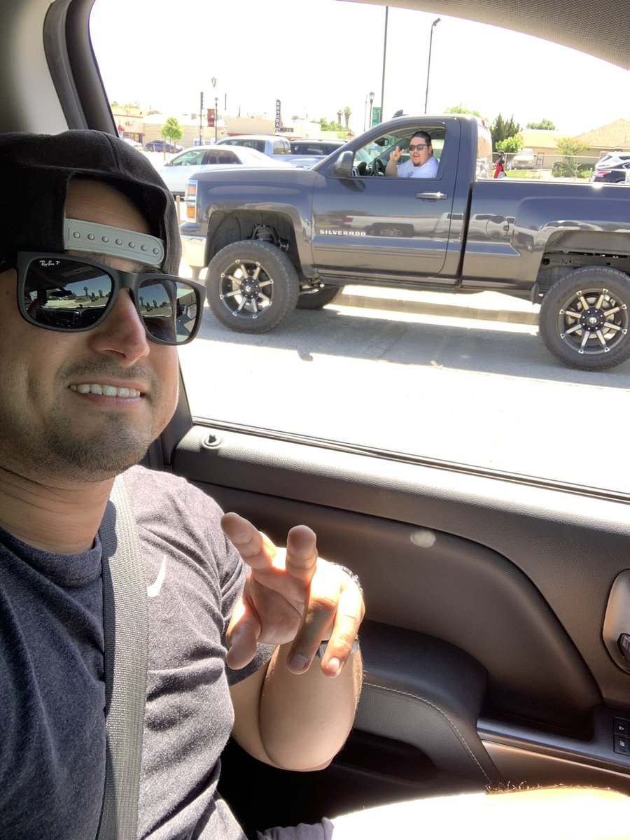 mplascencia_10's tweet image. Just ran into the Birthday boy! @eblaze__  Happy born day brotha! Praying God blesses you with many more! 🙏🏻🥳😎
#practicingsocialdistancing