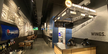 NRNonline's tweet image. Buffalo Wild Wings to open ‘GO’ format unit in Georgia ow.ly/C5OQ50zD20F @RonRuggless via @NRNonline @BWWings #buffalowildwingsgo #restauranttakeout #restaurantnews