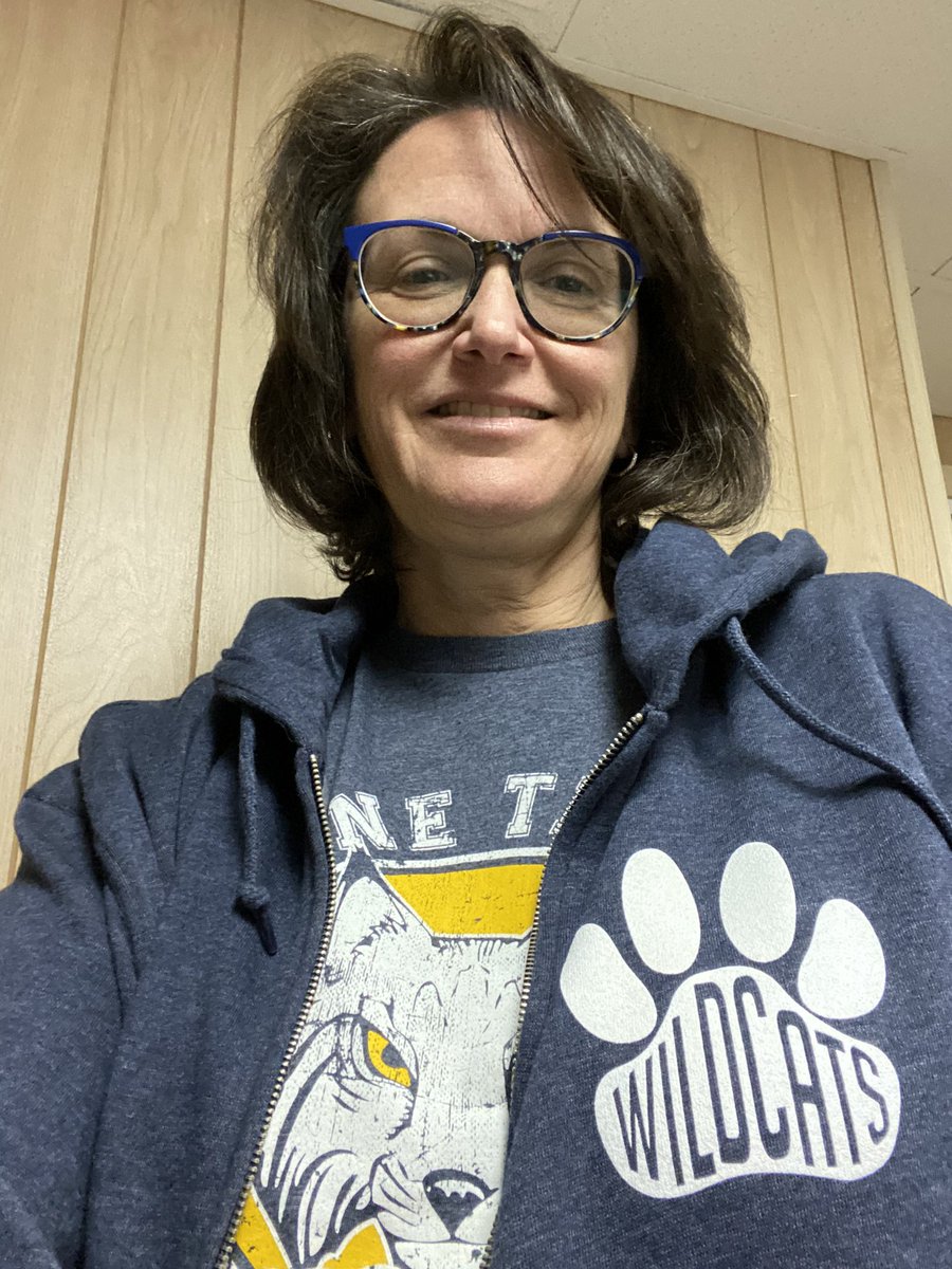 Showing some Wayne Thomas love in my work attire today!
Thanks to our amazing PTO for the adorable hoodie zip up for Teacher Appreciation Week! Much appreciated!!! ❤️
#@WayneThomasschool
#NSSD112