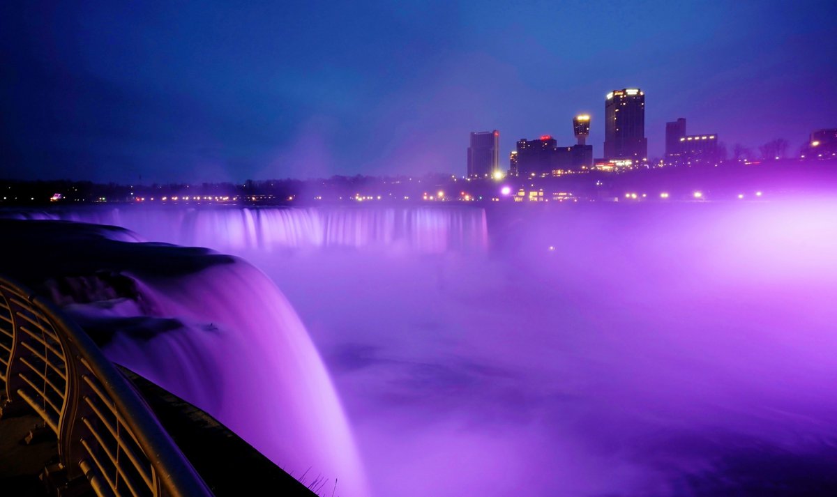 #HospitalityStrong Tourisum workers Ontario is turning purple for you tonight #FrontLineHeroes @CNTOWERTORONTO @NiagaraFalls @NovotelToronto @SohoHouse @FairmontHotels @royalyorkhotel @1sylviastark PR