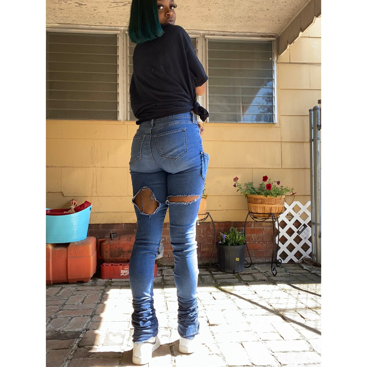 _kayymonet__'s tweet photo. Pants by me ๐
______________________________________
#explore #explorepage #create #model #modeling #batonrougehairstylist #LLTBABY๐๐ค๐พ https://t.co/3z7BLJF0vw