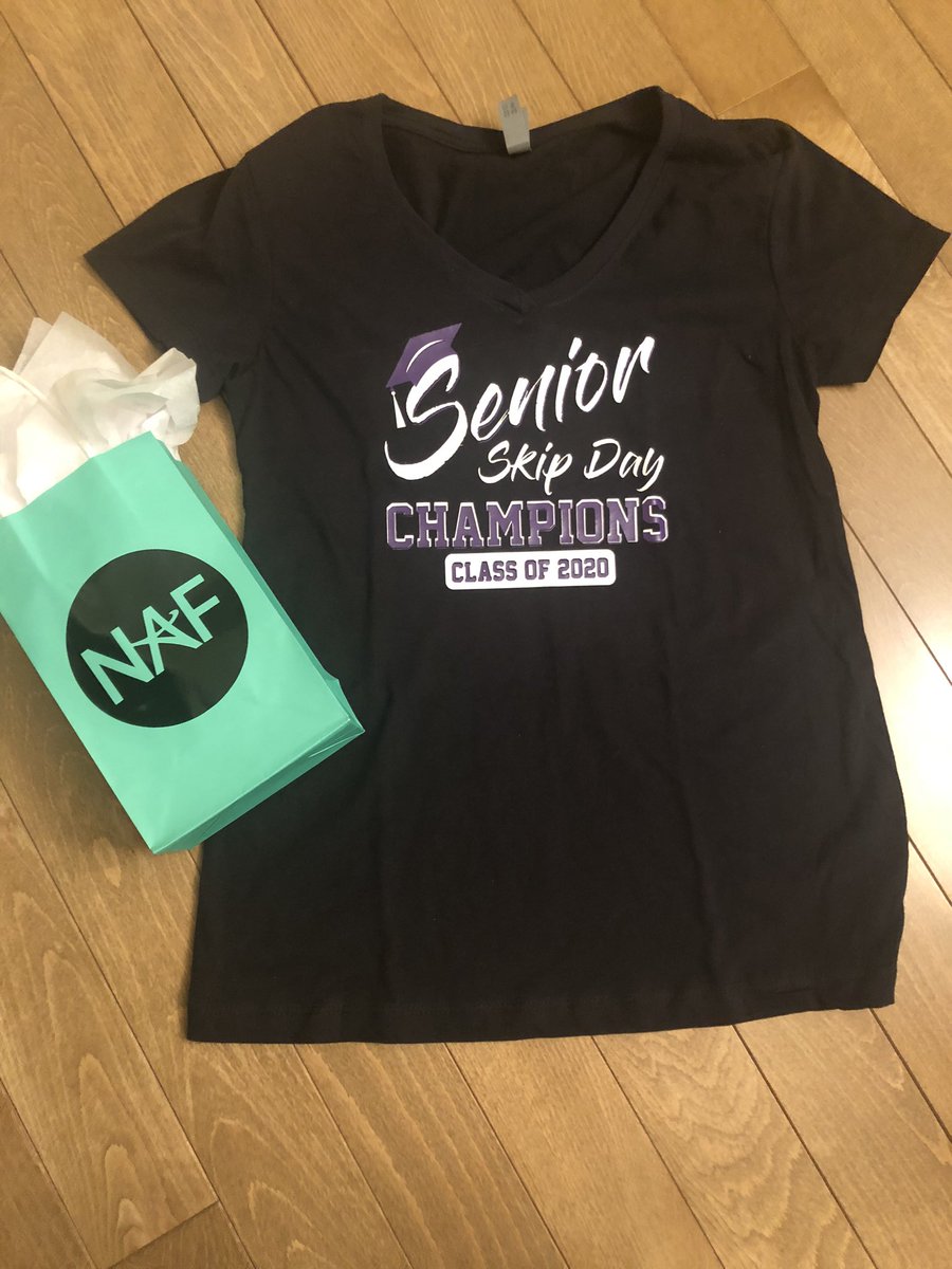 hhs_sampson's tweet photo. AOF Financial Planning has a random contest this week.  Andrea won and had a shirt delivered.  Missing Class of 2020. #HCSDLearns #HamburgHigh #HamburgAOF https://t.co/FpyAvQxv8T