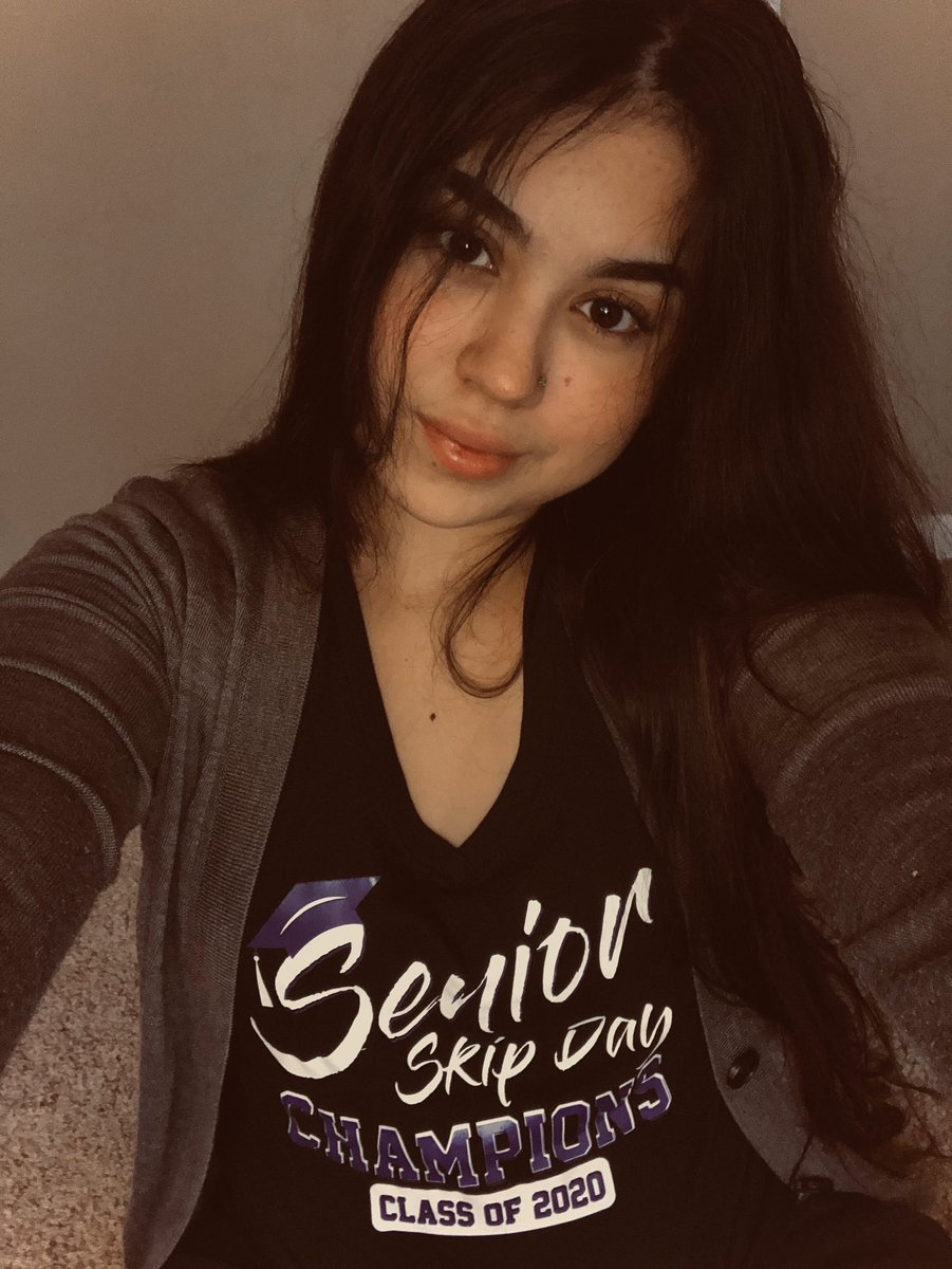 hhs_sampson's tweet photo. AOF Financial Planning has a random contest this week.  Andrea won and had a shirt delivered.  Missing Class of 2020. #HCSDLearns #HamburgHigh #HamburgAOF https://t.co/FpyAvQxv8T