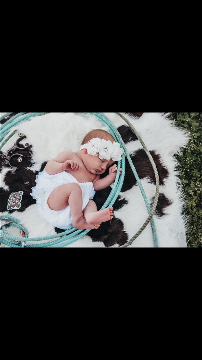 Mayciburk123's tweet photo. She’s already gripping a rope with her fingers 😉🤠 https://t.co/ClUdO4K0lU
