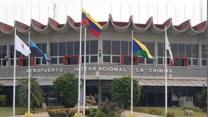 ConElMazoDando's tweet photo. Arribaron 52 connacionales por el Aeropuerto Internacional La Chinita provenientes de Ecuador https://t.co/lo2dgbKZOw  #FuriaBolivarianaImbatible #Mazo300ConChávezPorSiempre https://t.co/wkW8J9AGLK