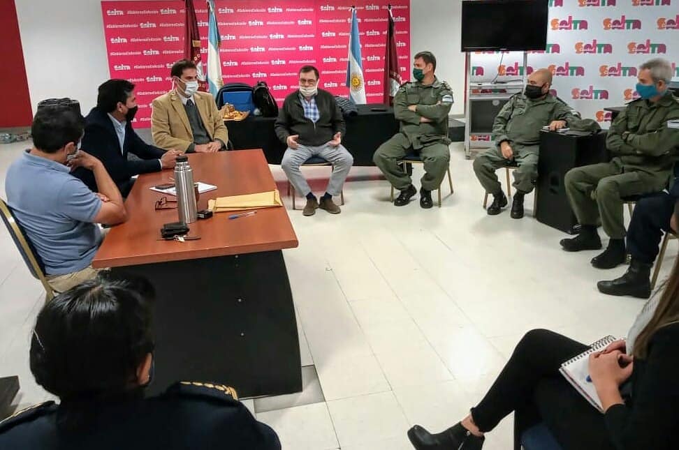 seguridad_salta's tweet photo. 📛Desde mañana Seguridad y la Municipalidad realizarán controles integrales 👮 en el centro salteño.⬇️
#MinSeguridad #Salta #ComercioSalta #PoliciaSalta #Controles #MunicipalidadSalta⬇
⏩https://t.co/8nGEd7qnEy https://t.co/KMIkkgrM6E