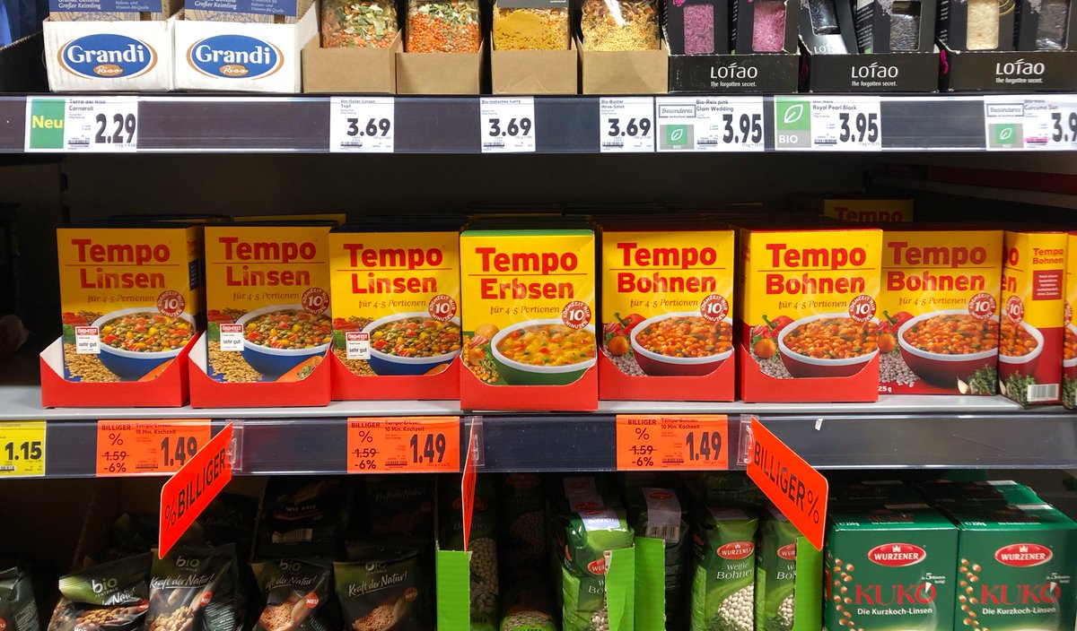 Kawachi Berlin 大型スーパーマーケットに行ったら 東ドイツのレンズ豆のスープのパッケージがずらりと並んでて壮観だったのでパチリ もちろんパッケージデザインはddr時代からリニューアルされているのですが まだなんだか東っぽさが残ってて可愛らしい