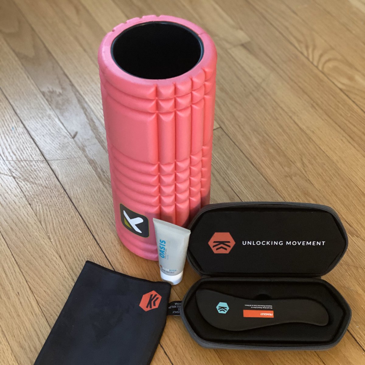 Cmoyer's tweet photo. Happy #NationalFoamRollingDay!
To celebrate I got my foamie a present, or rather...a Sidekick.
Foam Rolling + #GuaSha = perfect recovery combo: https://t.co/J961ddbYyV
#RunChat #RunMKE https://t.co/lW105vz6uC