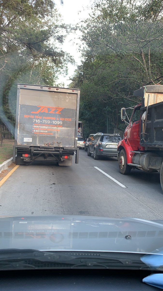 SantaFelisa's tweet photo. #TraficoGT completamente detenido entre san lucas y Mixco ! 1 km x Hr ! @Provial @PNCdeGuatemala pilas que pasa !!! https://t.co/MArseNgHCk