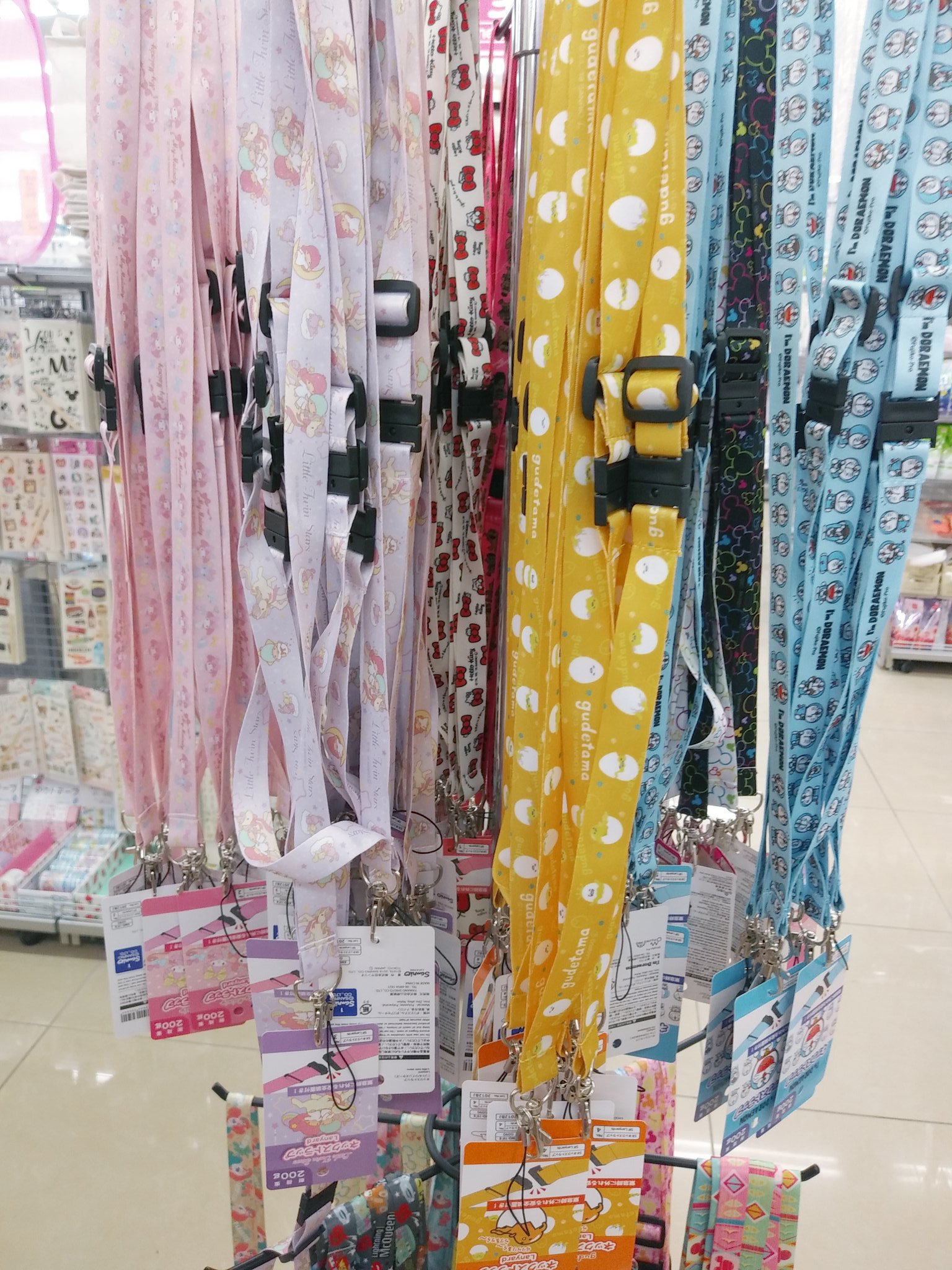 Yurinco در توییتر ダイソーでぐでたまの新デザインのネックストラップもゲット マイメロとキキララとキティちゃんもあった