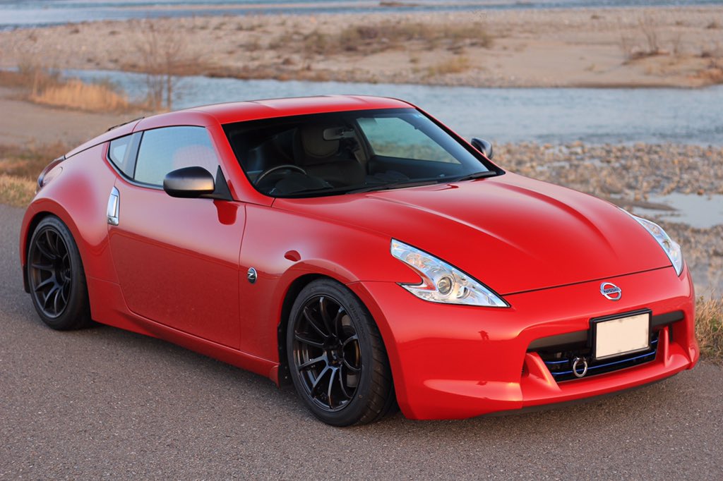 Akira Z34純正18インチが前225 45r18 後245 50r18やったはずやから 今z34の19インチ 標準サイズのタイヤなら外径一緒のインチダウンだと純正と同じになると思う