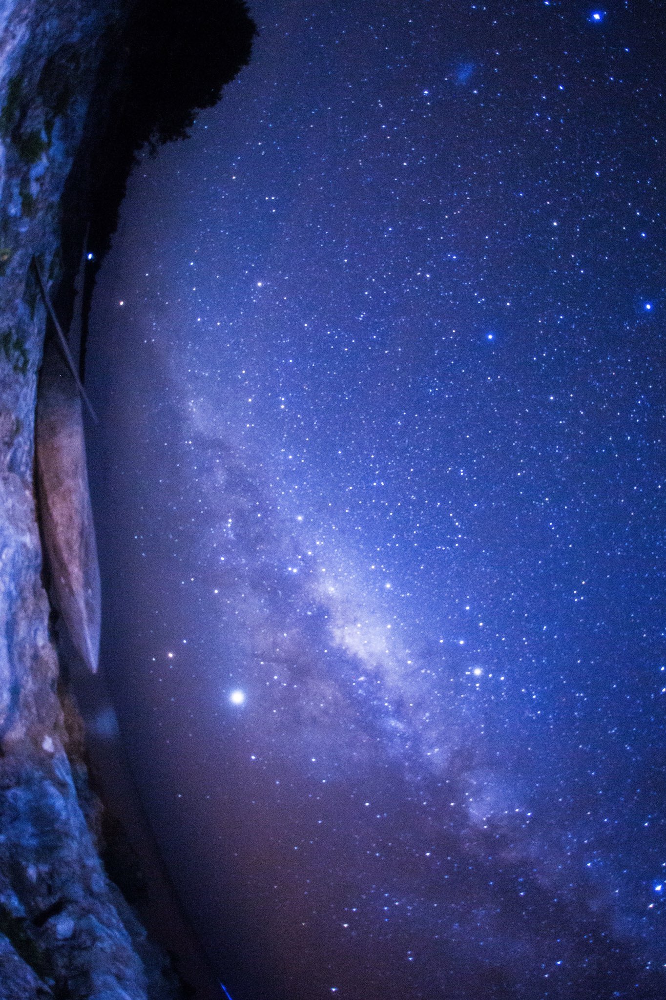 Haru 星空4枚たまったので横向きでどうぞ 1 バヌアツ タナ島 2 アメリカ アラスカ フェアバンクス 3 ボリビア ウユニ ウユニ塩湖 4 アメリカ カリフォルニア ビックベアレイク 朝から星空 星空 天の川 オーロラ 星 天体写真 T Co