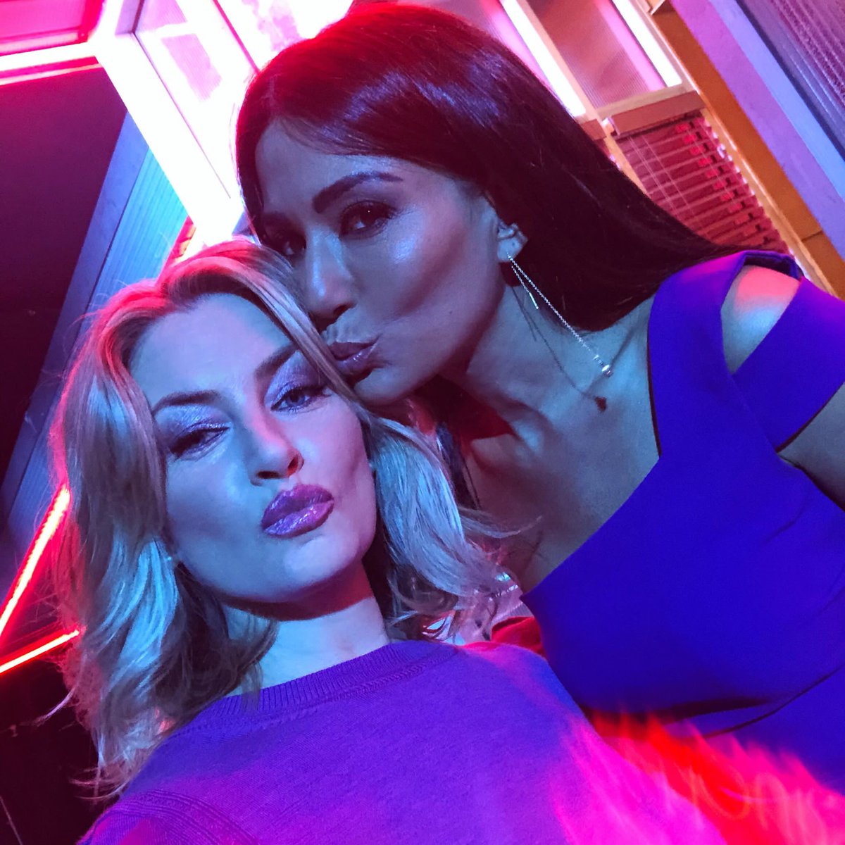 taysprophcy's tweet image. it’s my 18th today, and it would mean the world if i could get a happy birthday from @marisolnichols &amp;amp; @madchenamick 💗