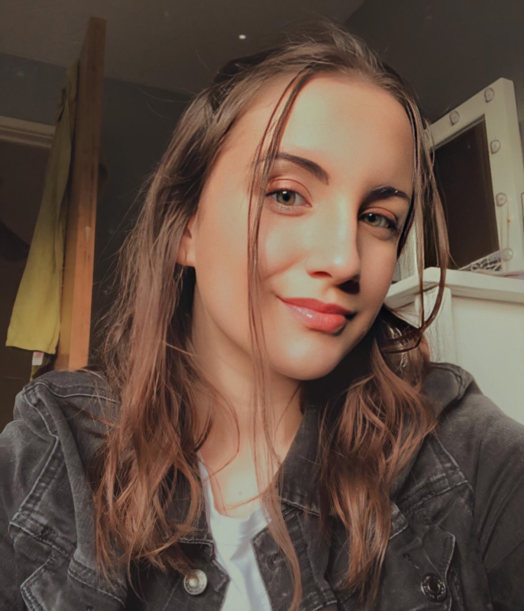 taysprophcy's tweet image. it’s my 18th today, and it would mean the world if i could get a happy birthday from @marisolnichols &amp;amp; @madchenamick 💗