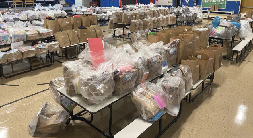 BCSDCrestview's tweet photo. PICK UP STUDENT MATERIALS:
DAY 1: Tuesday, May 12th, 9:00 am- 12:00 pm
DAY 2:  Wednesday, May 13th, 12:00 pm- 3:00 pm https://t.co/s1iofAiSfq