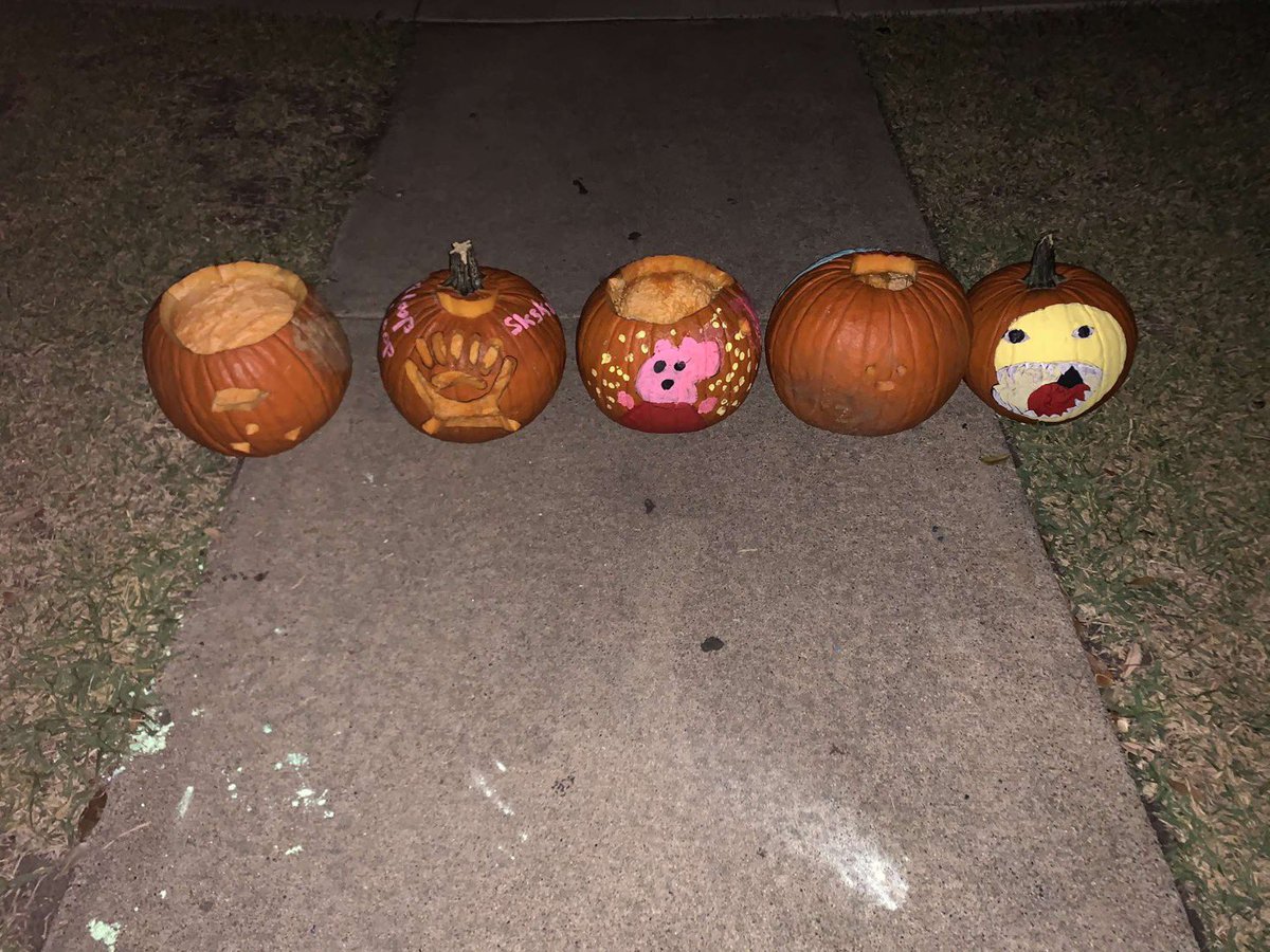 TeachingBhs's tweet photo. We wanted to share some of the best moments from TI this year! Starting with the Halloween party! We had so much fun this day (attempting) to carve pumpkins, and getting to know each other 🎃👻 https://t.co/EBixphznow