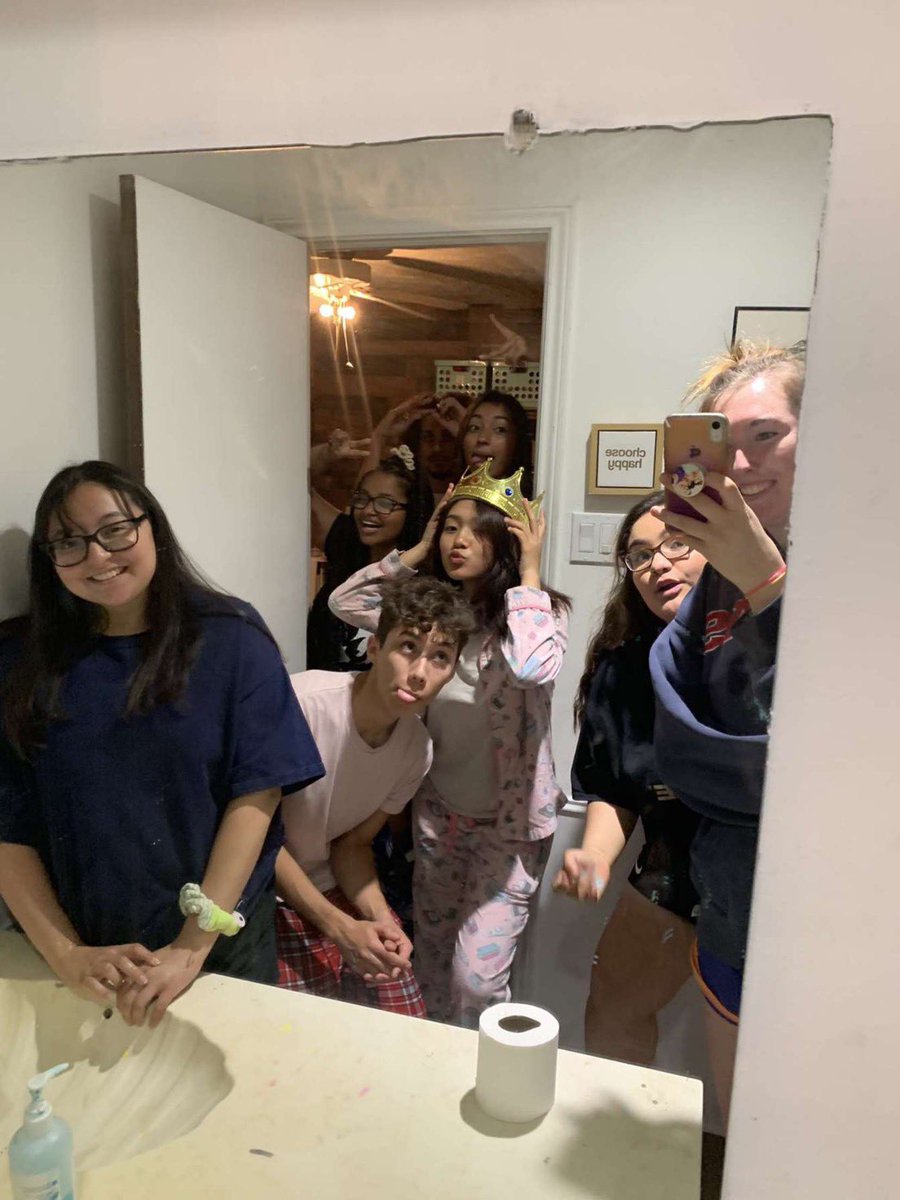 TeachingBhs's tweet photo. We wanted to share some of the best moments from TI this year! Starting with the Halloween party! We had so much fun this day (attempting) to carve pumpkins, and getting to know each other 🎃👻 https://t.co/EBixphznow
