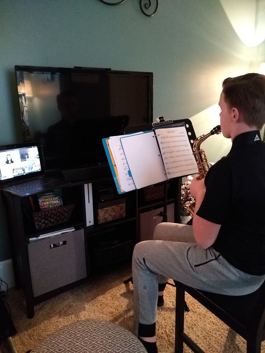 ECMS 5th grade virtual "Living Room" spring concert! Thanks so much Mrs. Glass!! #SVBand #SVAOC #SVtalentedkids