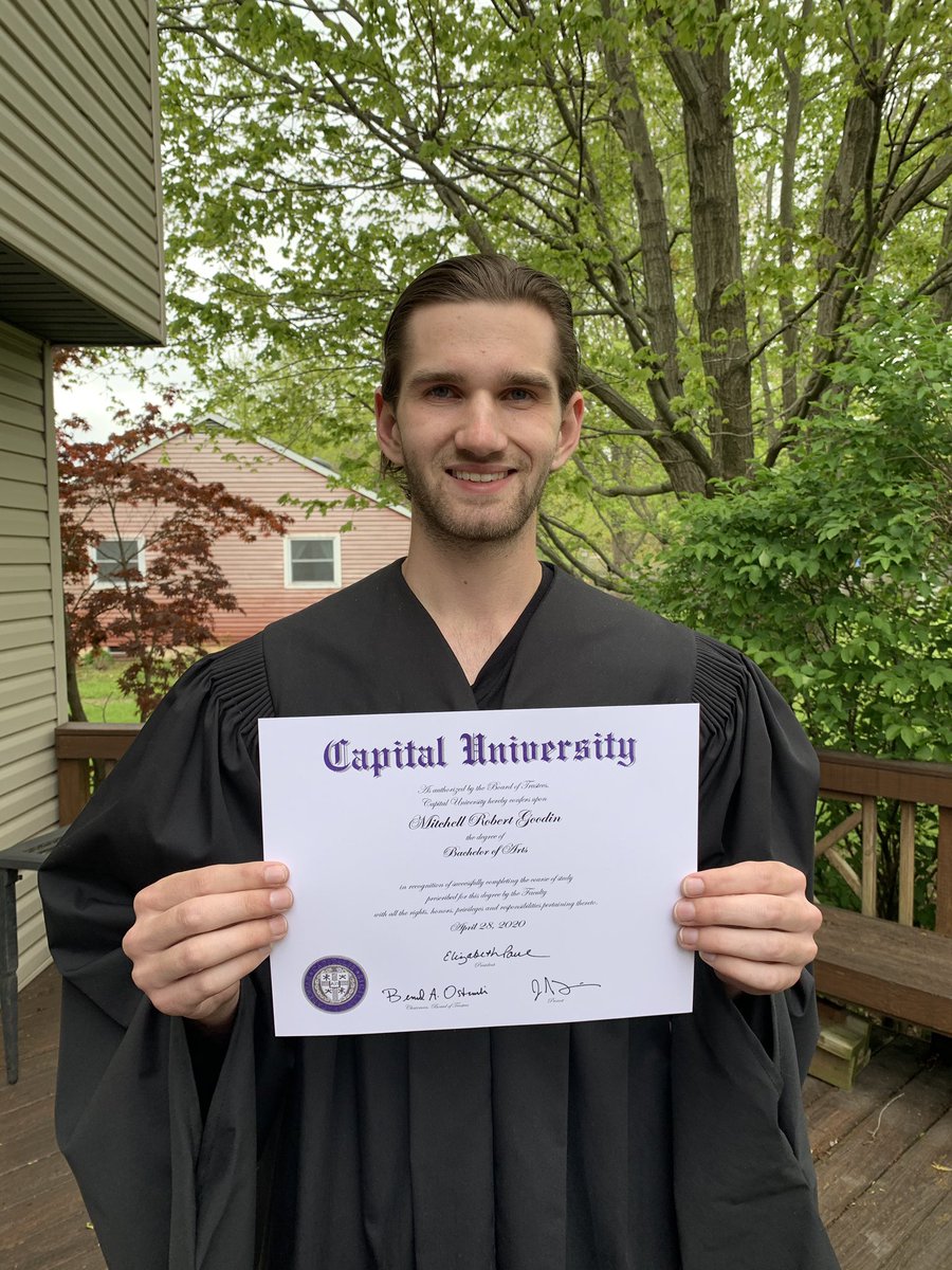mitchellgoodin's tweet image. I’ve officially graduated college 😄🎓