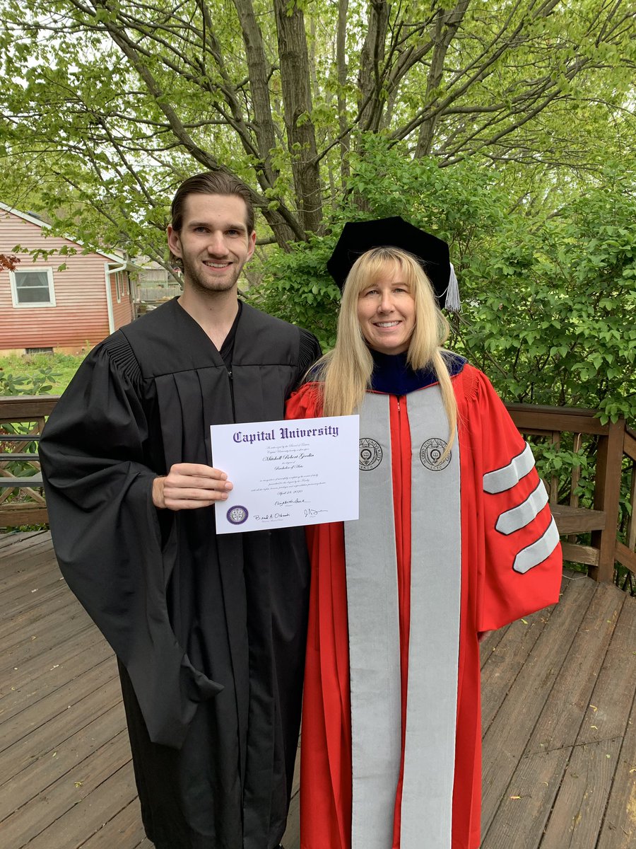 mitchellgoodin's tweet image. I’ve officially graduated college 😄🎓