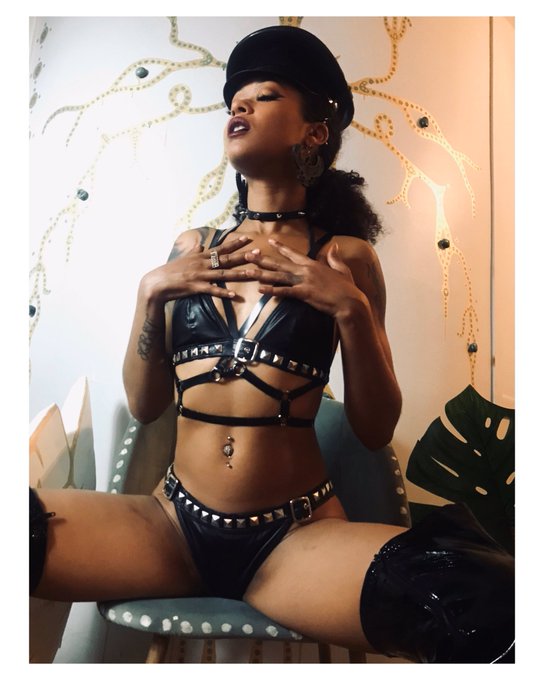 I wanted to wear latex but it was too hot.   So I compromised with a rubber harness &amp; hat.   Thoughts<a href="/tag/dominatrix"class="tags"><span>#dominatrix</span></a><a href="/tag/femmefatale"class="tags"><span>#femmefatale</span></a><a href="/tag/mistress"class="tags"><span>#mistress</span></a><a href="/tag/madame"class="tags"><span>#madame</span></a><a href="/tag/s"class="tags"><span>#s</span></a>