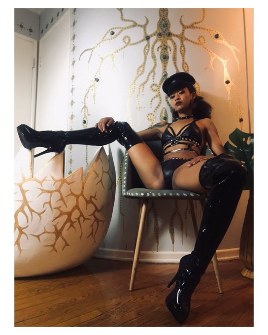I wanted to wear latex but it was too hot.   So I compromised with a rubber harness &amp; hat.   Thoughts<a href="/tag/dominatrix"class="tags"><span>#dominatrix</span></a><a href="/tag/femmefatale"class="tags"><span>#femmefatale</span></a><a href="/tag/mistress"class="tags"><span>#mistress</span></a><a href="/tag/madame"class="tags"><span>#madame</span></a><a href="/tag/s"class="tags"><span>#s</span></a>