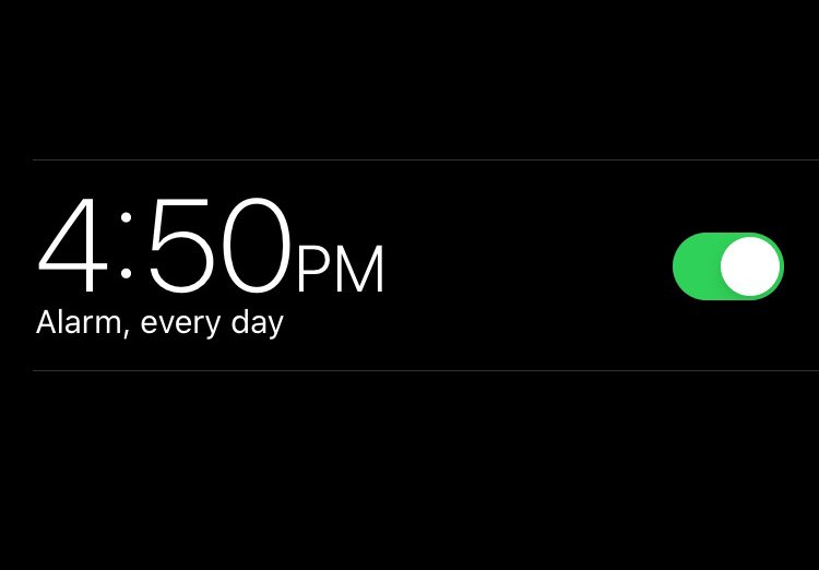 rushdanwafa's tweet photo. Kau dah set alarm nak bangun sahur tapi kau tak perasan yang alarm kau PM bukan AM... so aku pun sahur lah pukul 8AM https://t.co/x6FTnOzx3r