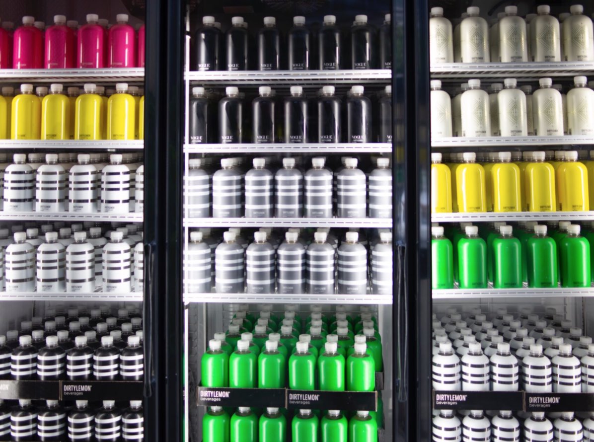 GetaPopUp's tweet photo. Dirty Lemon is a wellness beverage brand retailing on its own terms (it sells directly to customers via text message). Its pop-up store doubled as Manhattan’s first non-alcoholic cocktail bar featuring Dirty Lemon Mocktails &amp; healthful refreshers like Iced Matcha &amp; Rose Lemonade https://t.co/gW1FPWkzlr